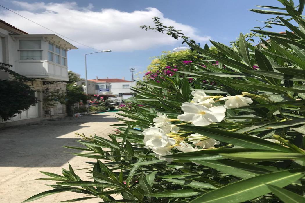 Beyaz Ev Hotel Alacati Exterior photo